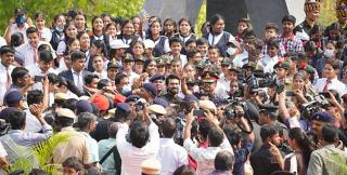 నడిచే నేల, పీల్చే గాలి మీద వారి సంతకం ఉంటుంది, వారి త్యాగాలను మరవద్దు