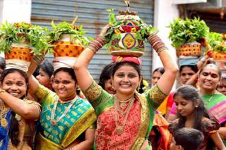 కొత్తకుండల బోనం..నెత్తికెత్తిన నగరం
