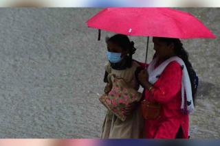 Heavy rain lashes Hyderabad; nearly 100 mm rainfall recorded in just 2 hours