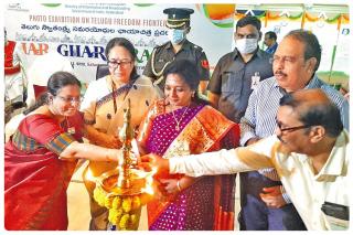 ప్రతీ ఇంటిపై జాతీయ పతాకం ఎగరాలి : గవర్నర్‌
