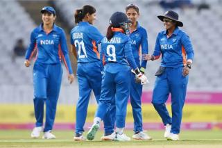 బార్బడోస్‌పై ఘన విజయం.. సెమీస్‌కు దూసుకెళ్లిన టీమిండియా మహిళలు