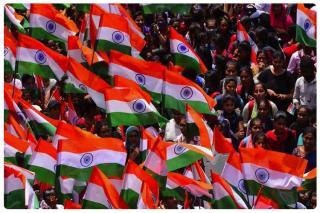 జనం వీధుల్లో జాతీయ గీతం ఆలపిస్తున్నప్పుడు హైదరాబాద్ 'జన గణ మన'తో ప్రతిధ్వ