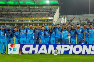 India vs Australia 3rd T20I: సూర్యకుమార్‌ సిక్సులు.. విరాట్‌ విశ్వరూపం.. సిరీస్‌ భారత్‌ కైవసం..