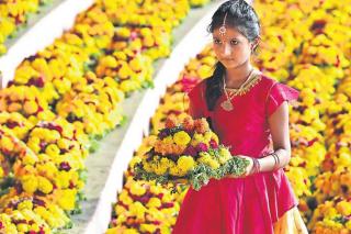 తెలంగాణ వ్యాప్తంగా ఘనంగా సద్దుల బతుకమ్మ సంబరాలు