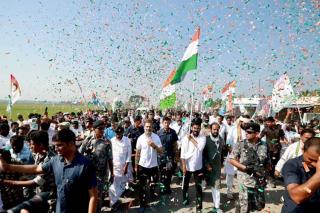 బీజేపీ, టీఆర్‌ఎస్ పార్టీలు కాదు, వ్యాపార సంస్థలు: రాహుల్ గాంధీ