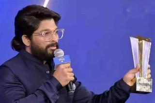 అల్లు అర్జున్ ప్రతిష్టాత్మక అవార్డును కోవిడ్ యోధులకు అంకితం చేశారు