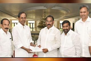 మునుగోడులో టీఆర్‌ఎస్‌ అభ్యర్థి ప్రభాకర్‌ గులాబీ గూటికి చేరారు