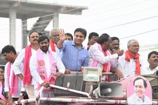కన్నీళ్లు కాకుండా నీళ్లు ఇచ్చిన పార్టీకే ఓటు వేయండి: కేటీఆర్