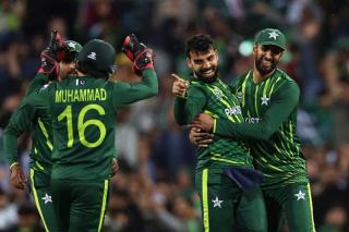 T20 World Cup: Shadab’s all-round effort keeps Pakistan’s semifinal hopes alive