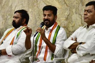 పోలీస్ రిక్రూట్‌మెంట్‌లో ఈడబ్ల్యూఎస్ కోటా అమలు చేయాలని రేవంత్ డిమాండ్ చేశారు