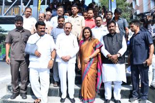 హైదరాబాద్: ఎర్రగడ్డలో ఫుట్ ఓవర్ బ్రిడ్జిని ప్రారంభించారు