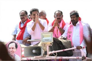 ఈసీ పక్షపాత ప్రవర్తనను దేశం గమనిస్తోంది: కేటీఆర్