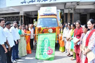 హైదరాబాద్‌: జీహెచ్‌ఎంసీ మొబైల్‌ ల్యాబ్‌లు ఆహారంపై నాణ్యతా తనిఖీలు చేపట్టాయి