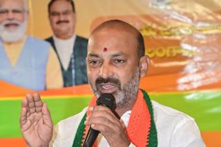 బై పోల్‌కు రెడీ: బండి సంజయ్ సవాల్