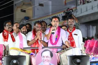 మునుగోడును విద్య, పారిశ్రామిక వృద్ధి కేంద్రంగా తీర్చిదిద్దుతామన్నారు కేటీఆర్