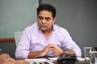 ఎమ్మెల్యేల అక్రమాస్తుల కేసులో కిషన్ రెడ్డి సంబరాలు చేసుకున్నారని కేటీఆర్ మండిపడ్డారు