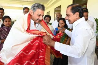 Hyderabad: Shivaji’s descendant Sambhajiraje met with CM KCR