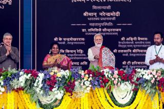 PM takes swipe at KCR: They only want family to do well… be wary