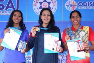 Telangana swimmer Vritti Agarwal bags bronze at National Aquatic Championship