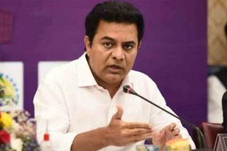 విద్యార్థులకు ఆన్‌లైన్ మాక్ టెస్ట్‌లను సులభతరం చేయాలని టీ-శాట్‌ను కేటీఆర్ కోరారు