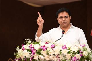 తెలంగాణ జాతికి జ్యోతిగా మారిందని కేటీఆర్ అన్నారు